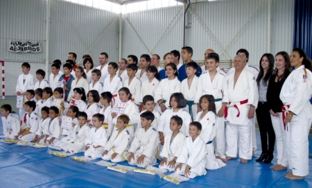 Foto de familia con la concejal de Deportes en la clausura