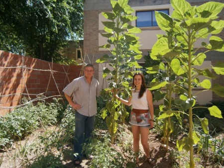 David Abolafia, director del IES Sotomayor, y Carmen Beatriz Alcolea, concejal de Juventud