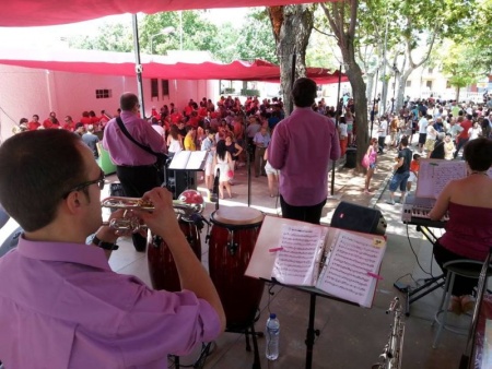 Actuación de la Orquesta Atlantis en el baile del vermú