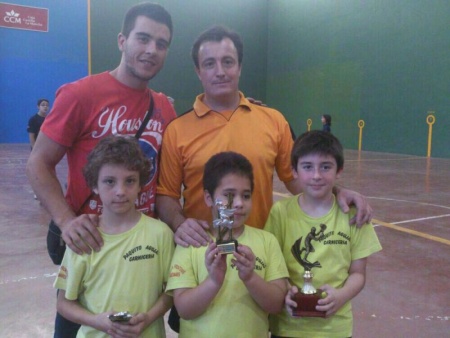 Equipo tercer clasificado de Castilla-La Mancha en frontenis benjamín