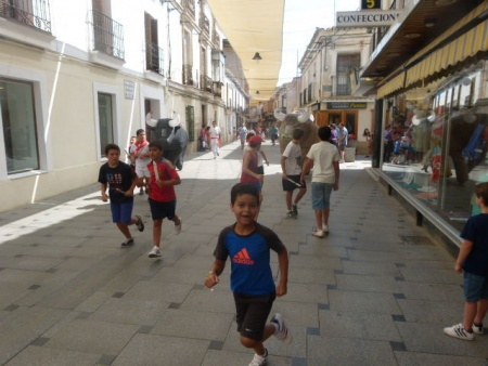 Encierro infantil por la calle Empedrada