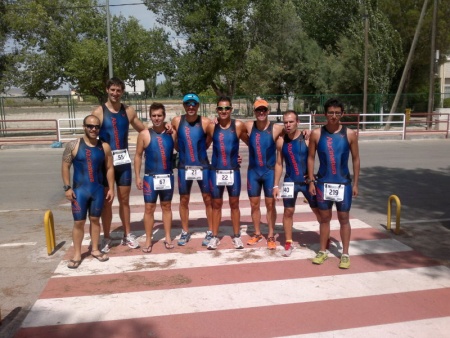 Los ocho participantes del Alucinatura Triatlón Manzanares en Agramón