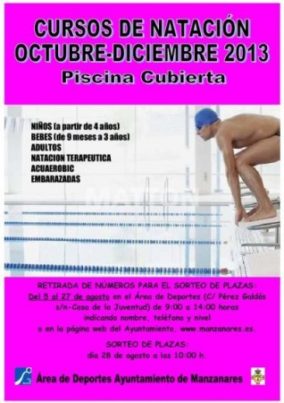 Cartel de los cursos de natación en la piscina cubierta