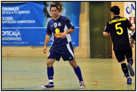 De la Cuerda, capitán del equipo, durante la disputa de un partido