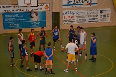 Uno de los entrenamientos de la pretemporada del C.B. Opticalia Manzanares