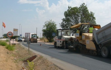 Trabajos de fresado y asfaltado de la calzada de la CM-9313