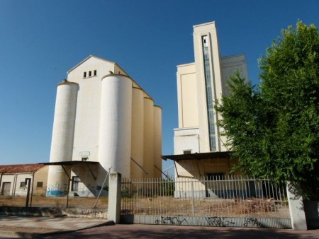 Silos de almacenamiento de cereal de Manzanares