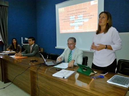 Lola Serna, concejal de Personal, en la inauguración del seminario