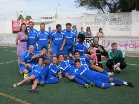 Coeleman recibió el trofeo de campeón de fútbol 7 de las fiestas patronales 2013