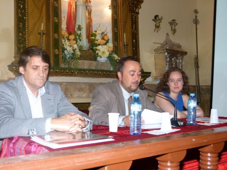 Juan Ramón Romero, Teodoro Sánchez-Migallón y Clara Almagro durante la mesa redonda