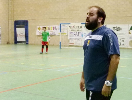 Quique Soto dando instrucciones. Al fondo Fran Noguera