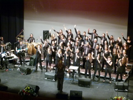 Actuación del Living Water en el Gran Teatro de Manzanares