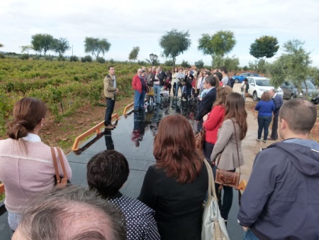 Más de 50 personas visitaron Pago Casa del Blanco con motivo de la Cumbre del Vino de CLM