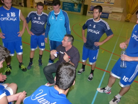 Jesualdo dando instrucciones a su equipo