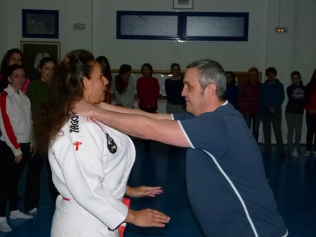 Paqui Moreno explicando una de las técnicas