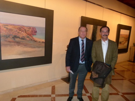 Salvador Patón, junto al concejal de Cultura en la inauguración de la exposición