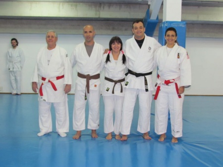 Jesús Daniel Herreros, María José Patón y Jorge Juan Morales posan entre los maestros José Cañizares y Paqui Moreno