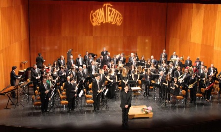 Saludo final de la banda "Julián Sánchez-Maroto", con Pedro Delegido al frente