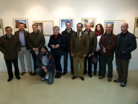 Participantes en la muestra junto al concejal de Cultura