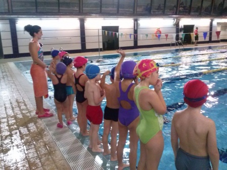 Cursos para todas las edades en la piscina climatizada