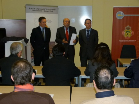 José Félix González, el alcalde y Manuel Roque durante la inauguración de la jornada