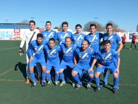 Alineación del Manzanares CF ante el Azuqueca. De pie: Rodri, Martín, Elías, Josema, Víctor y Agus. Abajo: Pirri, Quique, Edu Corrales, Carlos Olivares y Chule