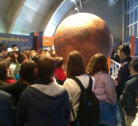 Momento de la visita al planetario