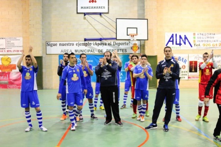 Saludo del equipo tras el partido. Foto: Roque Jesús Cuesta