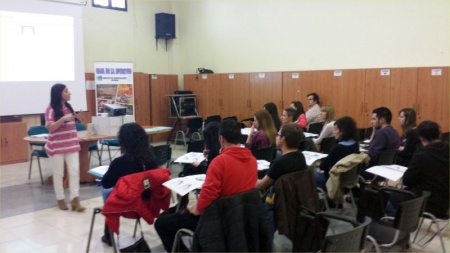 Primera sesión del taller en la casa de la Juventud