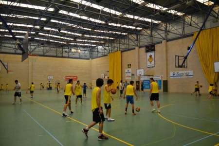 Foto de archivo del campus de baloncesto