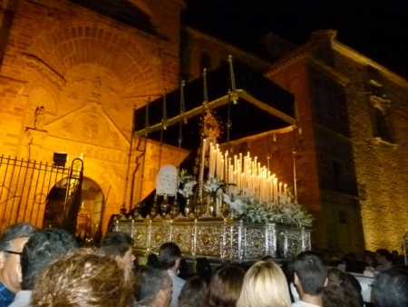 Salida de la Virgen de la Soledad del templo de la Asunción