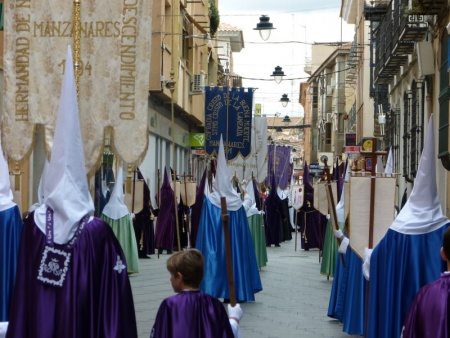 Nazarenos de todas las hermandades participaron en la procesión