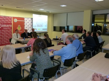 Presentación del programa a los comerciantes participantes