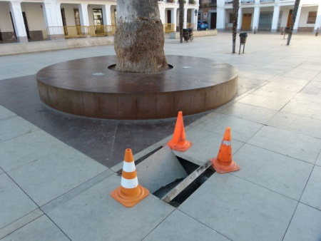 Aspecto de la plaza a primera hora de la mañana del lunes 12 de mayo