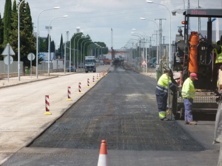 Imagen de las obras que se realizan en la calle D del Polígono