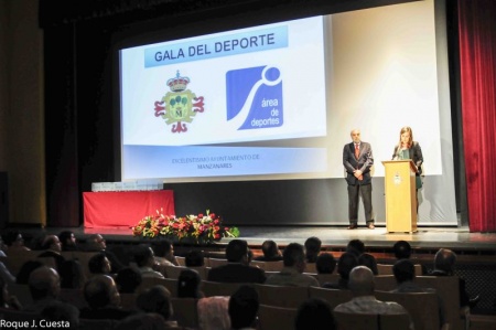 La concejal de Deportes anunció la convocatoria de estas becas en la Gala del Deporte. Foto: Roque J. Cuesta