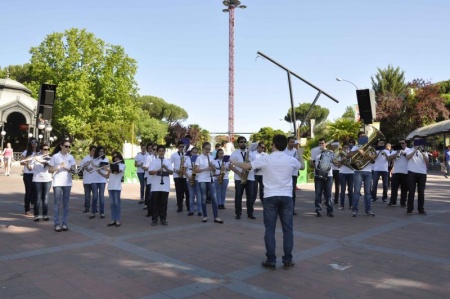 Actuación de la banda juvenil en el Parque de Atracciones de Madrid