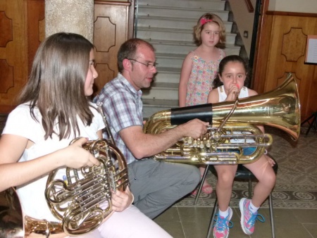 Los más pequeños pudieron probar los instrumentos