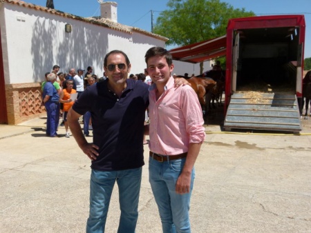 Federico García Alcázar y el rejoneador Ismael Sánchez de Vega guiaron el acto de acercamiento al mundo del toreo a caballo