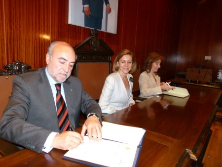 Momento de la firma del convenio