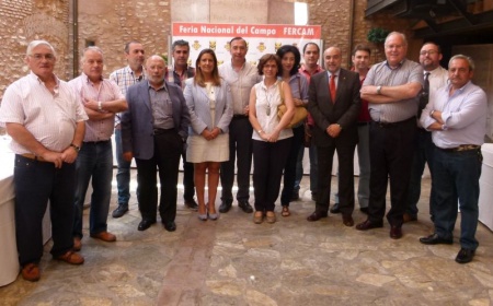 Miembros del jurado del Concurso de Vinos junto al alcalde de Manzanares y a la concejal de FERCAM