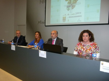 Nicolás Mata (gerente), Lola Serna (Concejal Ferias Comerciales), Antonio L. Manzanara (Alcalde) y Mª José Aranda (concejal Sanidad)