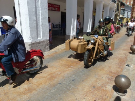 Motos de todo tipo y edad en la XX Concentración de Amoe