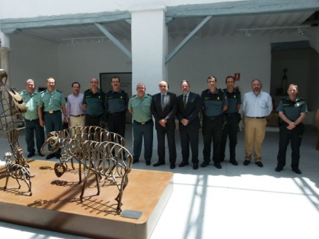 Mandos de la Guardia Civil de Castilla-La Mancha junto al Delegado del Gobierno y autoridades municipales