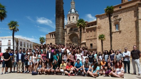 Foto de familia de los jóvenes que han recibido el Carnet VIP 2014