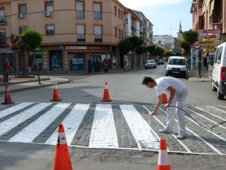 Pintura de uno de los pasos de cebra