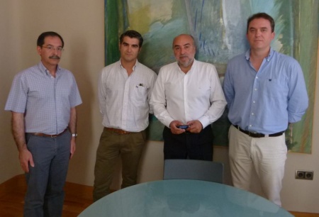 Reunión mantenida entre el alcalde, Antonio López de la Manzanara con el director y el jefe de estudios del IES Azuer