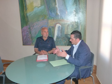 Antonio Lucas-Torres, delegado de la JCCM en Ciudad Real, junto a Antonio López de la Manzanara, alcalde de Manzanares