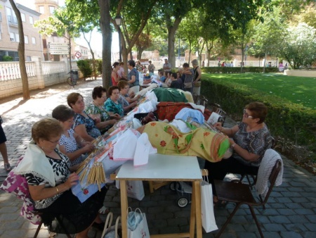 Participantes en el encuentro, celebrado en el parterre del Río