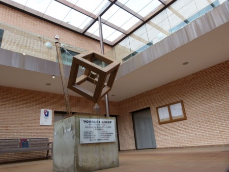 Patio de entrada del Centro de la Mujer